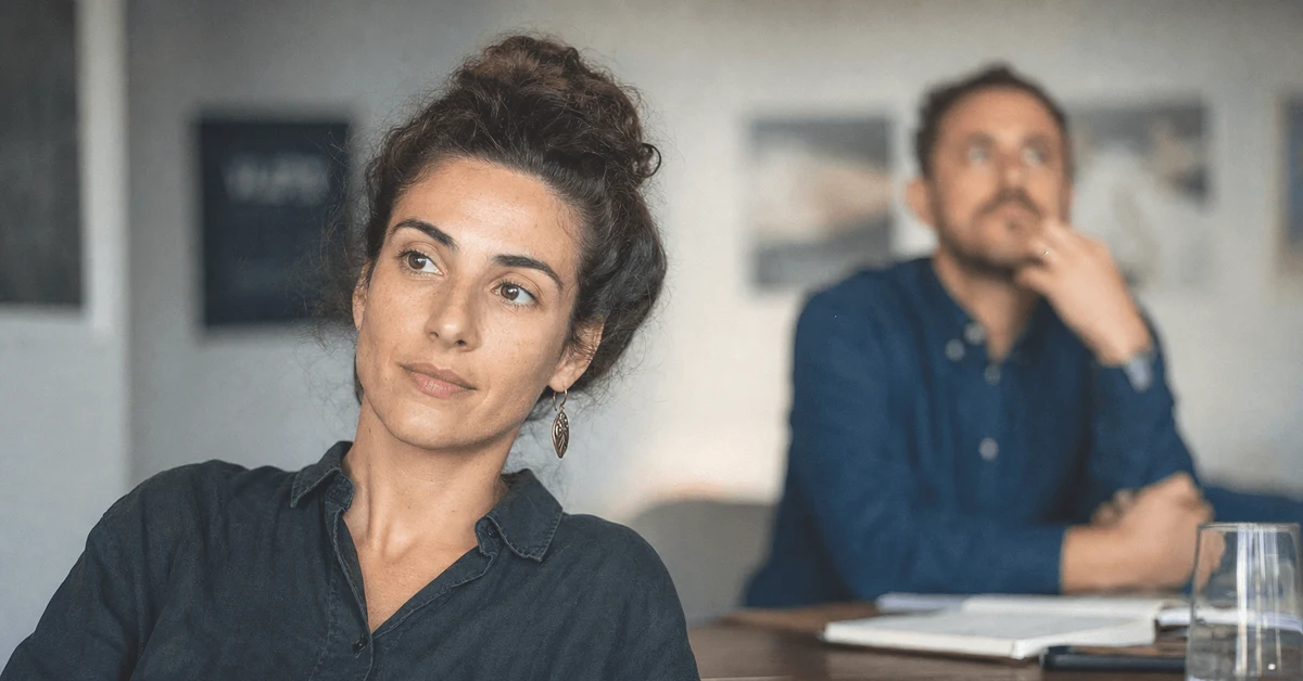 Gesprächsführung Grundlagen – Nahaufnahme Mann mit ruhiger Entschlossenheit im Blick | Michael Katzmann