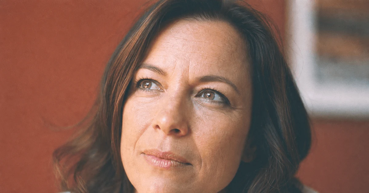 Selbstwirksamkeit nach Bandura – Frau im Moment der Erkenntnis, Blick nach oben | Michael Katzmann