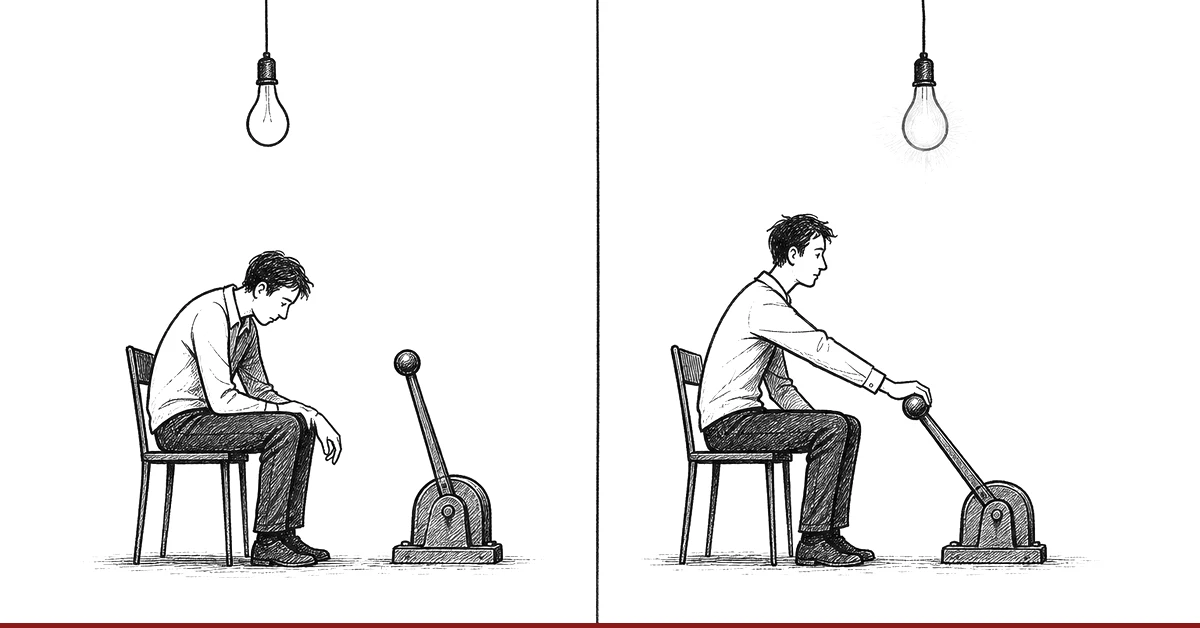 Zweigeteilte Illustration: links sitzt eine Person resigniert neben einem Hebel unter einer dunklen Glühbirne, rechts drückt dieselbe Person den Hebel und die Glühbirne leuchtet auf.